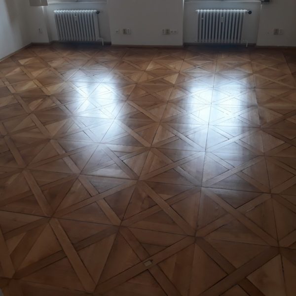 Renovace masivní kazetové podlahy Praha