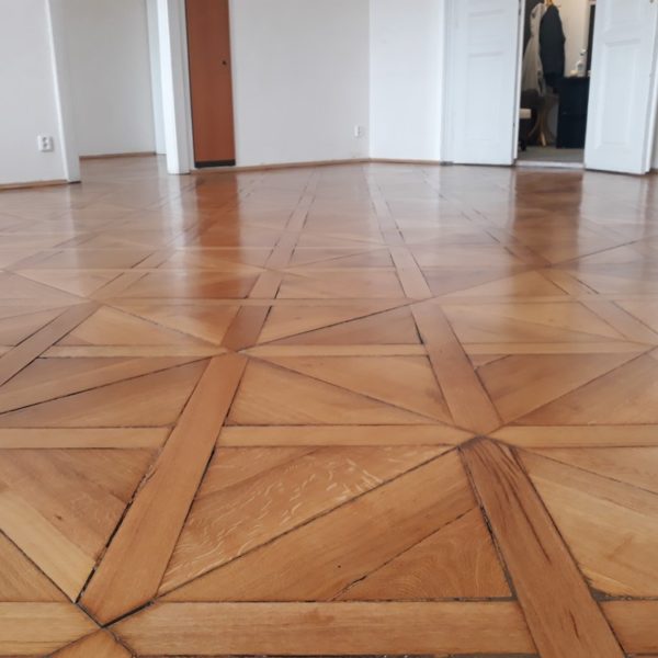 Renovace masivní kazetové podlahy Praha